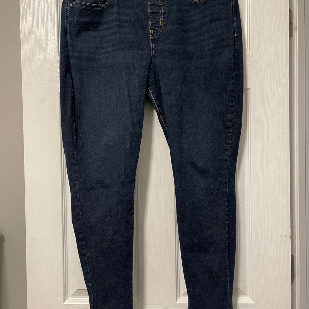 Women's Dark Blue Levi Totally Shaping Pull on Skinny Jean